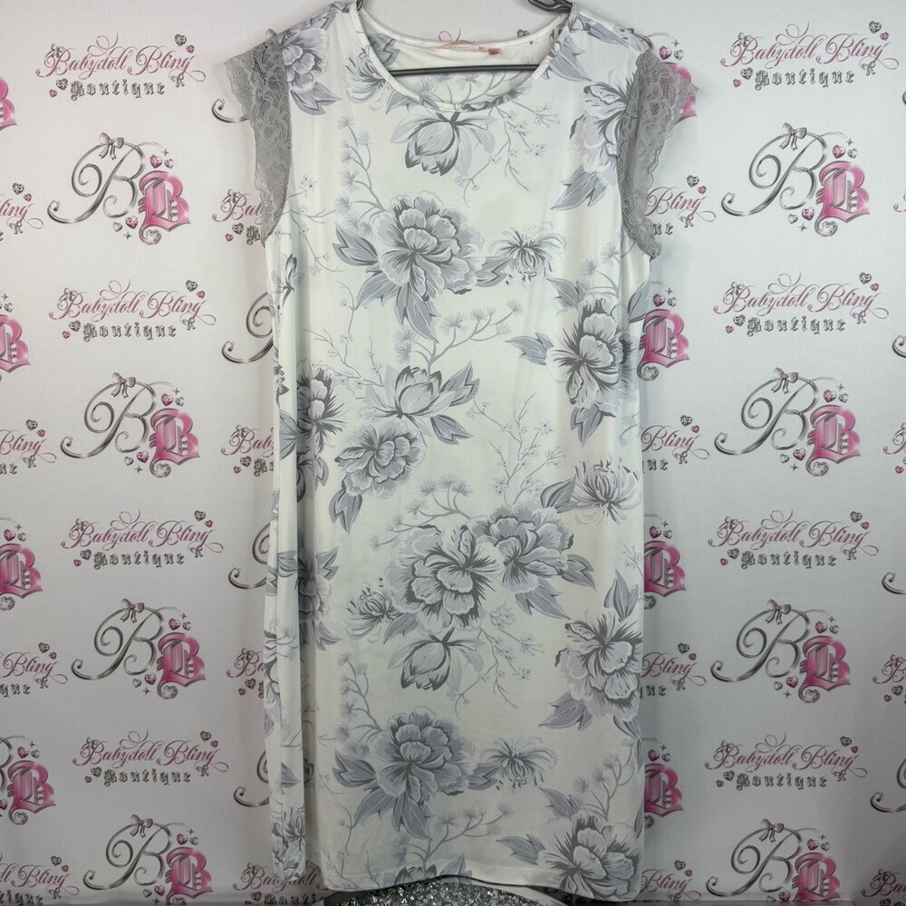 La Vie En Rose dress lace, sleeves, flowers, blue, White and Gray Floral